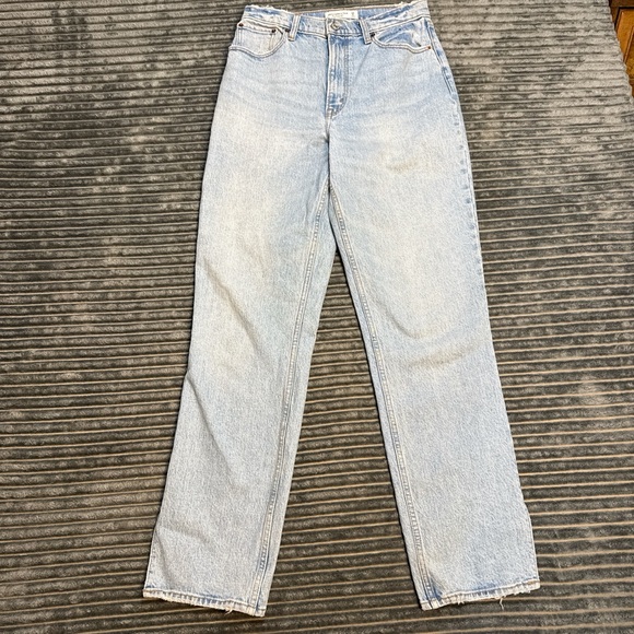 Abercrombie The 90s Light Blue Distressed  High-Waisted Jeans size 6r - Picture 2 of 8